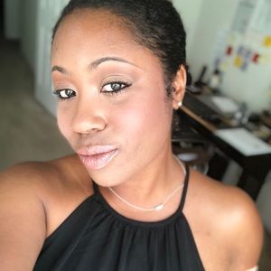 Meet your Posher, Amina